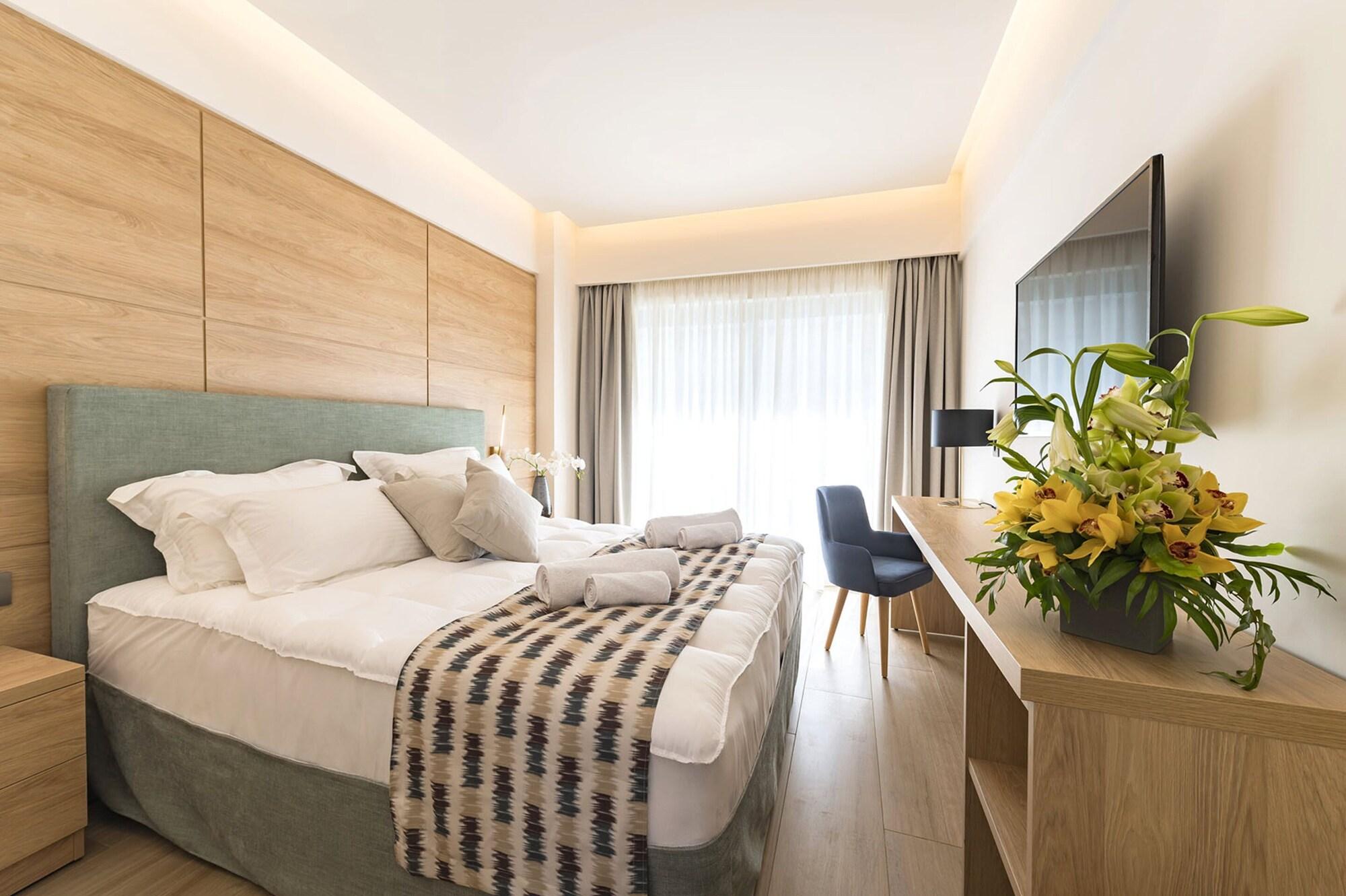 Acandia Hotel 4*