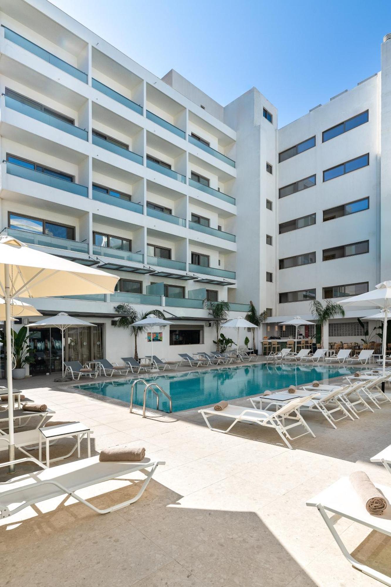 Acandia Hotel 4*